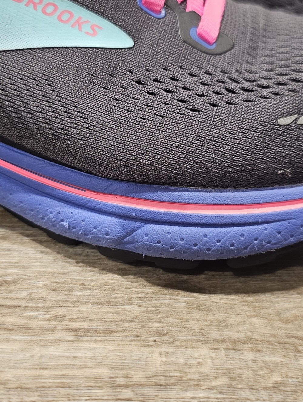 Brooks Ghost 15 Women’s Black Running Shoes with Pink Laces and Purple Accents - Picture 3 of 11